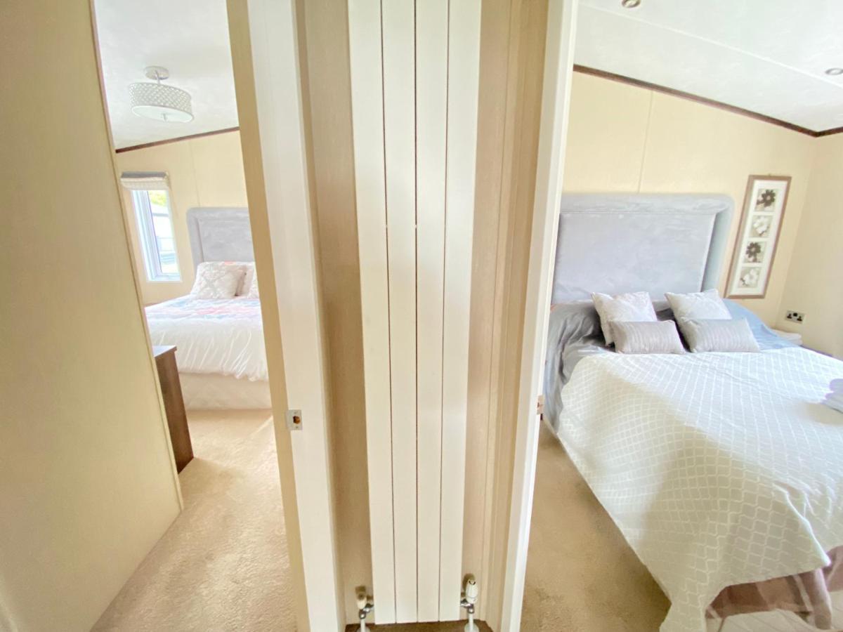 Wildflower, Premium Plus Hot Tub Lodge Саут-Керни Экстерьер фото