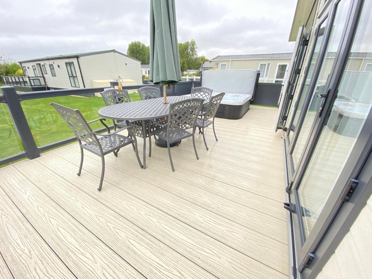 Wildflower, Premium Plus Hot Tub Lodge Саут-Керни Экстерьер фото