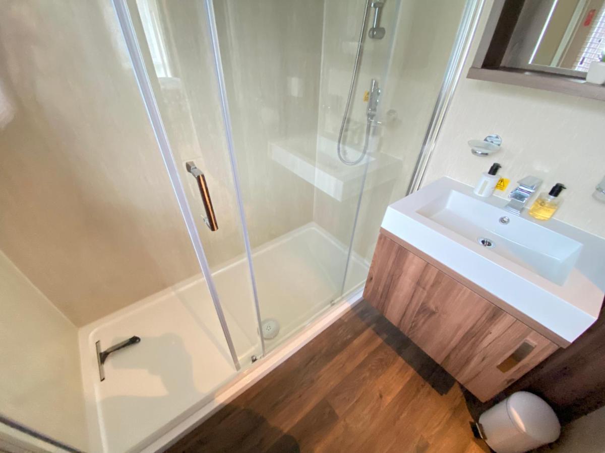 Wildflower, Premium Plus Hot Tub Lodge Саут-Керни Экстерьер фото